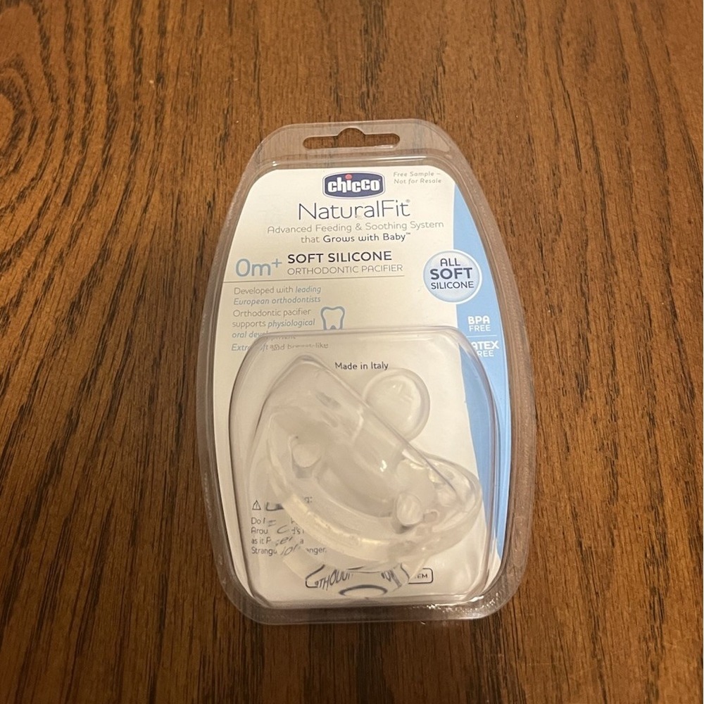 Chicco Natural Fit - Soft Silicone Orthodontic Pacifier (Clear)‎ 0m+ New
